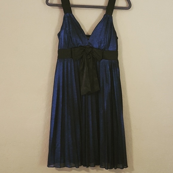 Jodi Kristopher Y2K Black and Colbalt Accordian Pleat Chiffon Overlay Mini Dress - Picture 4 of 7